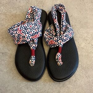 Sanuk Black and Multicolor Women's yoga foam Sandals